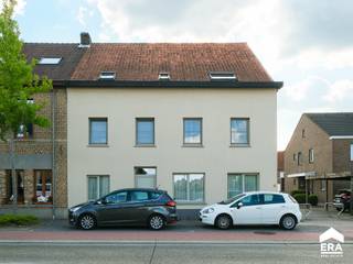 erzorgd appartement met 2 slaapkamers en zolderverdieping in het centrum van Hechtel.Uiterst gunstige ligging met vlotte bereikbaarheid, op...