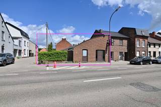 ***ONDER GESLOTEN OMSLAG***Deze gelijkvloerse woning is gelegen op 2a70ca en bevindt zich aan de stadsrand te Tongeren op wandelafstand van...