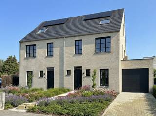INSTAPKLARE BEN-WONING IN PARKDOMEIN NEERHOF – LUXE WONEN MET UITZONDERLIJK 6% BTW-VOORDEELIn het hart van het groene Oud-Turnhout bevindt zich deze...