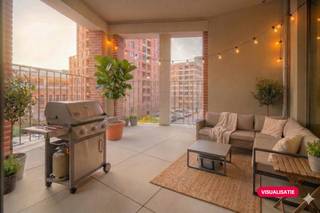 Ontdek de woonwijk Park Lane II in al haar facetten: van buitenaanleg, inkomhallen, fietsenstallingen en ondergrondse garage tot de appartementen zelf die zo goed als klaar zijn.U zal snel begrijpen waarom Park Lane zowel voor investeerders als voor eigen bewoners het meest succesvolle nieuwbouwproject van Brussel is:-> Iconische Architectuur-> Historische locatie met tal van events en horeca-> Autoluw en direct aan het park-> Ideale uitvalbasis en openbaar vervoer nabij-> Gezellige community in een veilige omgevingAarzel niet om contact op te nemen met ons kantoor in Brussel op het nummer 02 223 23 23 of via brussel@dewaele.com voor meer informatie en om uw reis naar luxueus wonen te beginnen.Deze AI-visualisaties zijn bedoeld als inspiratie. Er werd geen rekening gehouden met technische specificaties, stedenbouwkundige voorschriften of de concrete mogelijkheden tot realisatie.