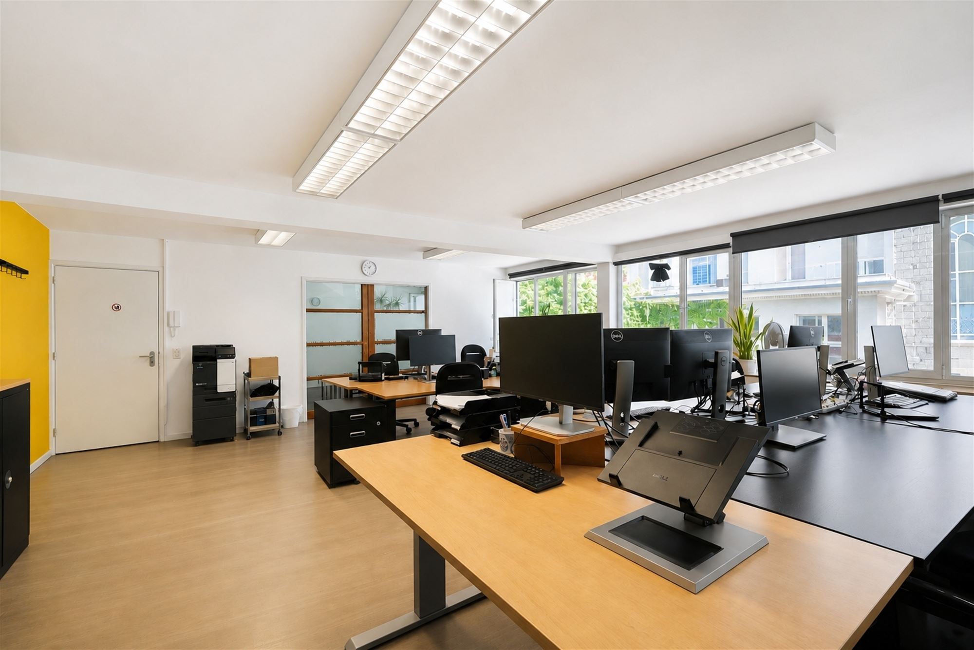 Lichtrijke kantoorruimten met archief - 293 m² over 2 identieke niveaus - foto 4