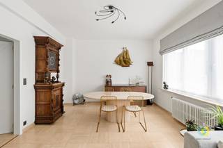 Gelegen te Neder-over-Heembeek vindt u dit veelzijdige opbrengsteigendom, momenteel opgedeeld in drie appartementen waarvan er twee vergund...