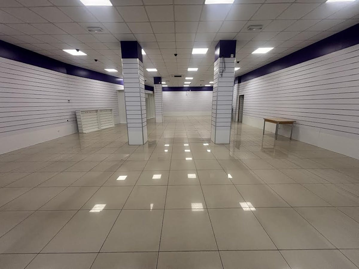 Unique commercial property for rent in the heart of Kortrijk - photo 4