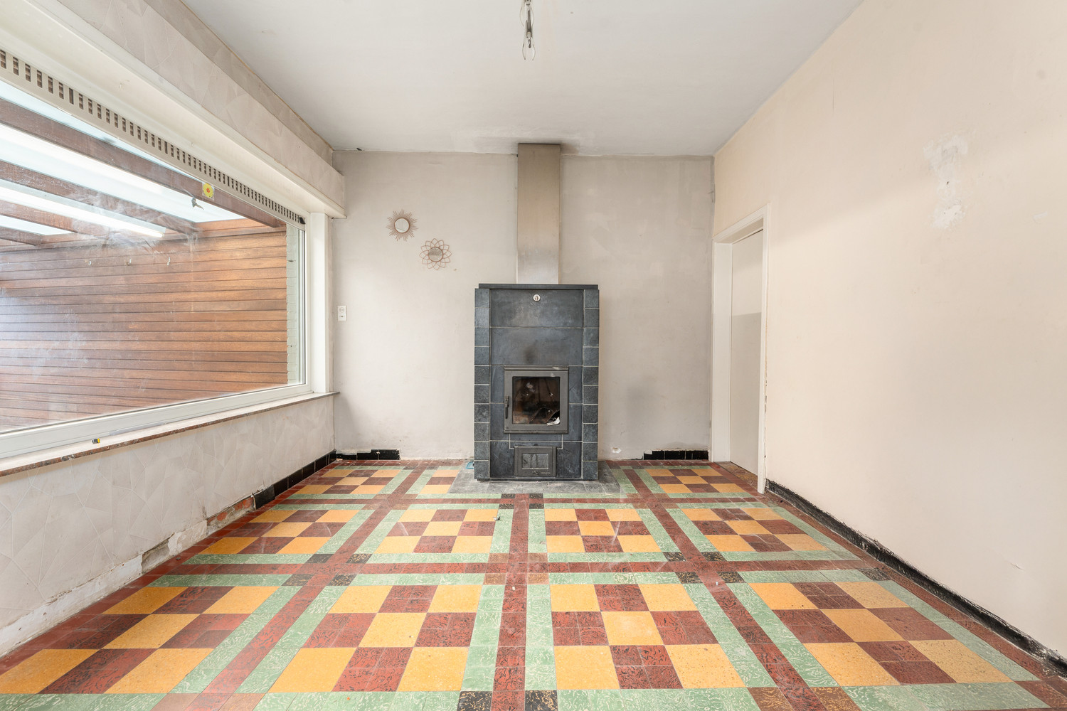 RUIME, TE MODERNISEREN HOB MET 3 à 4 SLPKS, TUIN EN 2 GARAGES! - foto 4