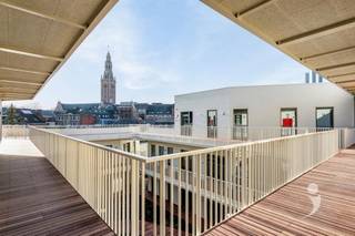 <p><span>Beautiful high-quality new construction student rooms and studios in the heart of Leuven. </span></p><p><span> </span></p><p><span>Project YOU is located on Bondgenotenlaan, Leuven's most important and best-known shopping/strolling street. With its three entrances and strategic location under the tower of the university library, the project is the new hotspot for students in Leuven. </span></p><p><span> </span></p><p><span>YOU is accessible via three strategically located entrances on the Bondgenotenlaan, in the Koning Leopold I-street and in the Bogaardenstraat. Thanks to its location along the city's main access road, YOU is easily accessible on foot, by bike, by public transport and by car. The nearest bus stop is one minute away, the train station just ten minutes away. <br /><br />The buildings are equipped with every comfort and extensive contemporary facilities, and the green interior areas provide space for a pleasant break from Leuven's lively student life. </span></p><p><span> </span></p>