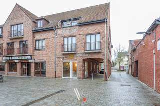Droom je van een eigen handelszaak? Dan ben je hier aan het juiste adres!Dit handelsgelijkvloers is gelegen in het hart van Izegem, in de nabijheid...