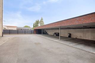 Nabij het stadscentrum van Diksmuide bieden we u deze overdekte autostaanplaats (carport) aan.De staanplaats situeert zich ter hoogte van de Esenweg...