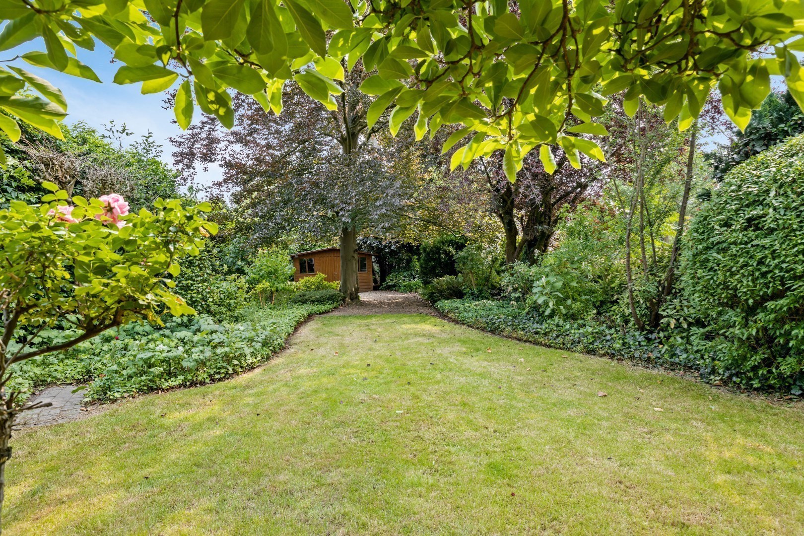 Statige burgerwoning met bureau, 5 slaapkamers, garage, carport en tuin in het centrum van Sint-Gillis-Waas - goed gelegen ruime woning met veel potentiëel - foto 4