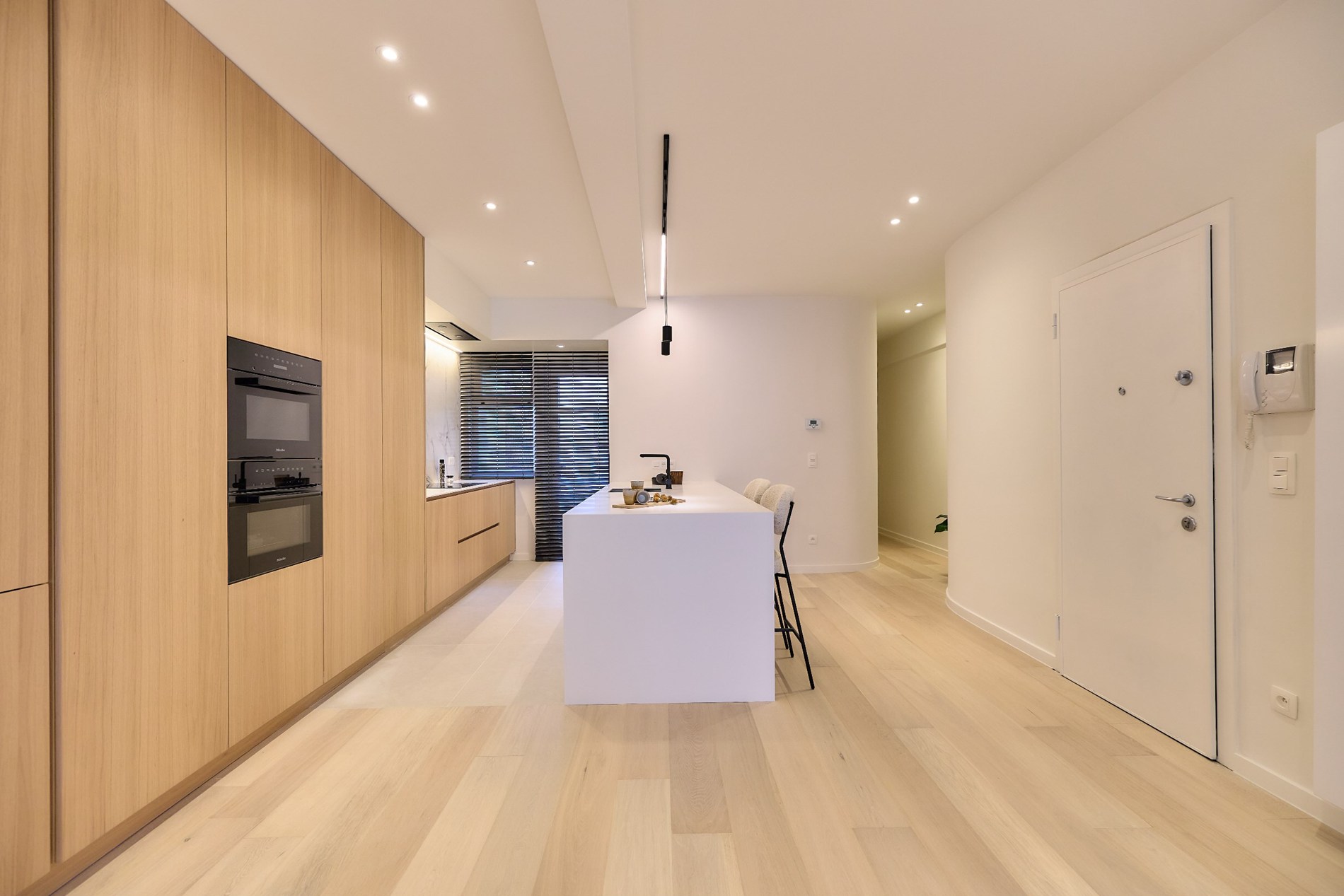 Ruim volledig gerenoveerd appartement met vier slaapkamers en zijdelings zeezicht. - foto 4