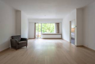 Dit appartement met EPC B bevindt zich op de eerste verdieping en geniet de volgende indeling: inkomhal, ruime living (38m²) met balkon, mooie...