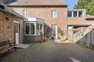 Deze statige, karaktervolle herenwoning met tuin is gelegen langs de Dorpsstraat ter hoogte van nummer 58, op een mooi zuidgericht perceel van...