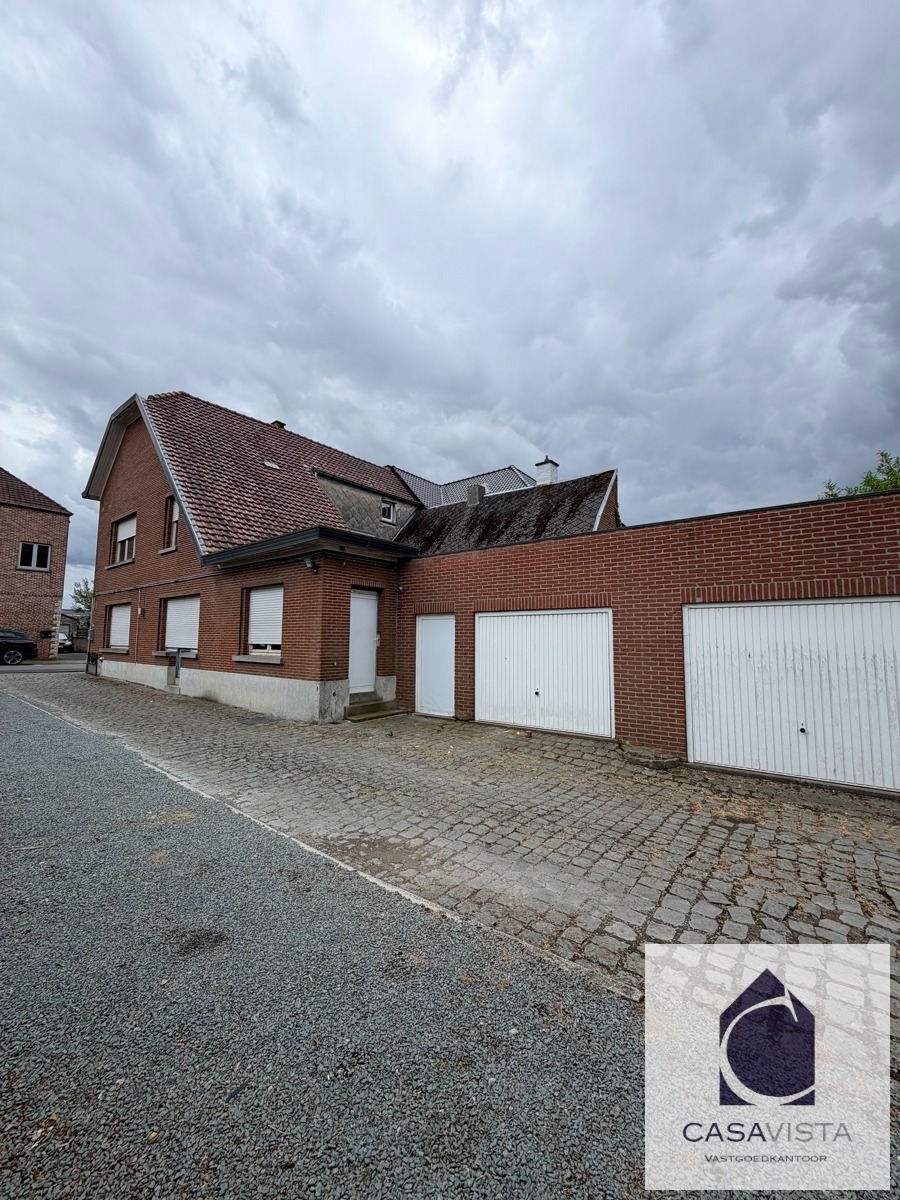 TE RENOVEREN GEZINSWONING MET 4 SLAAPKAMERS, TUIN EN GARAGES TE GERAARDSBERGEN. - foto 4