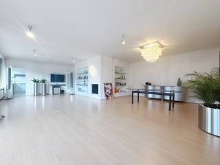 Centraal gelegen 3-slaapkamer appartement in een klein gebouw zonder lift.  Door de uiterst goede ligging kan je van hieruit alle winkels te...