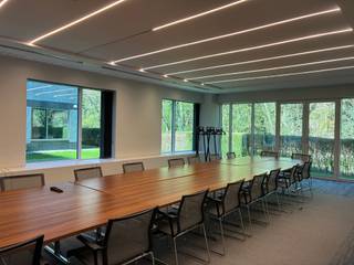 <p>We offer office space ideally located at <strong>Herrmann-Debrouxlaan 40</strong>, providing a range of flexible areas from <strong>100 m² to 538 m²</strong>. Just steps away from local shops, supermarkets, and restaurants, and close to the <strong>Brussels Ring</strong> and the <strong>E411</strong>, you will benefit from optimal accessibility for your professional travels.</p>
<h3><strong>Office Features:</strong></h3>
<ul>
<li>
<p><strong>1 kitchenette per floor</strong></p>
</li>
<li>
<p>Modern working environment with <strong>meeting rooms</strong>, a <strong>relaxation area</strong>, a <strong>coffee corner</strong>, and a <strong>restaurant</strong></p>
</li>
</ul>
<h3><strong>Services and Facilities:</strong></h3>
<ul>
<li>
<p><strong>264 secure parking spaces</strong></p>
</li>
<li>
<p>Bicycle parking</p>
</li>
<li>
<p><strong>Charging stations for electric cars</strong></p>
</li>
<li>
<p><strong>HVAC system</strong> (Heating, Ventilation, and Air Conditioning)</p>
</li>
</ul>
<h3><strong>Technical Features:</strong></h3>
<ul>
<li>
<p><strong>LED lighting</strong> throughout the building</p>
</li>
<li>
<p>Complete <strong>fire detection system</strong>, with extinguishers and gas detectors</p>
</li>
</ul>
<h3><strong>Accessibility:</strong></h3>
<ul>
<li>
<p><strong>Public transport nearby</strong></p>
</li>
<li>
<p>Easy access to major highways</p>
</li>
</ul>
<p>A pleasant working environment, combining comfort, security, and accessibility, for companies that care about the quality of their surroundings.</p>
<p><strong>Contact us</strong> for more information or to schedule a visit!</p>