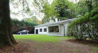 Woning met praktijk- of kantoorpotentieel in Heide-KalmthoutVeelzijdige woning met kantoor- of praktijkmogelijkheden op toplocatie in...