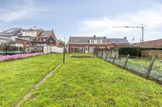 Bent u op zoek naar een groot perceel met veel potentieel? Dit ruime perceel grond van 1190m² gelegen aan de rustige Valkenstraat 56 in Brakel biedt...