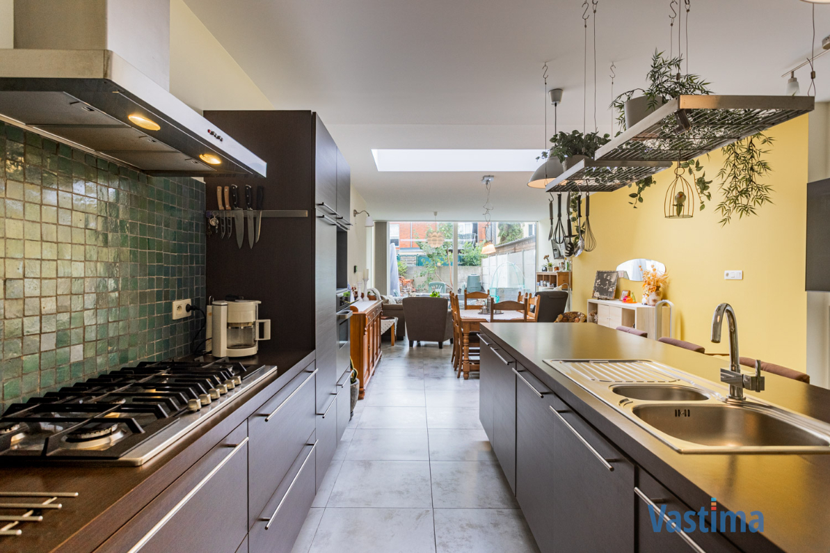 Instapklare stadswoning met tuin: ruimte, licht en comfort in één - foto 5