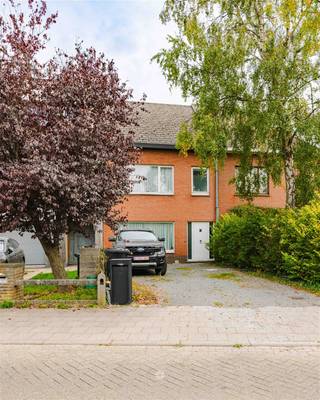 DESTELBERGEN - Instapklare gezinswoning nabij het centrum van Destelbergen Gelegen aan de Galgenberglaan 17 te Destelbergen vinden we deze...