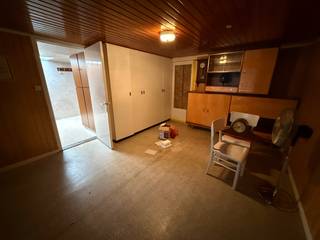 🏡 RENOVATIEPROJECT MET VEEL POTENTIEEL IN WUUSTWEZEL<br />Vraagprijs: €349.000<br />Op zoek naar een woning die u volledig naar eigen wensen kunt renoveren? Dan is dit pand in Wuustwezel zeker het bekijken waard.<br />Deze woning beschikt over maar liefst 1.200 m² grond en biedt momenteel 3 slaapkamers. De woning is volledig te renoveren, maar biedt daardoor net de mogelijkheid om er een prachtige, eigentijdse gezinswoning van te maken.<br />🌿 1.200 m² grond
🛏️ 3 slaapkamers
🛠️ Volledig te renoveren
🏡 Veel mogelijkheden voor een nieuwe indeling en moderne woning
💶 €349.000<br />⭐ Extra bijzondere mogelijkheid<br />Er is bovendien de mogelijkheid om een tweede woning aan te kopen.<br />Dit opent heel wat mogelijkheden voor bijvoorbeeld:<br />* 👨👩👧👦 co-housing met familie<br />* 🏠 samenwonen met ouders of kinderen<br />* 🤝 wonen met vrienden<br />* 🏡 een combinatie van wonen en investeren<br />Een eigendom met ruimte, mogelijkheden en toekomstperspectief, op een mooie grondoppervlakte in Wuustwezel.<br />Voor wie op zoek is naar een renovatieproject met potentieel én graag vooruit denkt, is dit een unieke kans.<br />📍 Wuustwezel
💰 €349.000
🌳 1.200 m² grond
🛏️ 3 slaapkamers<br />Interesse? Neem gerust contact op voor meer informatie of een bezoek