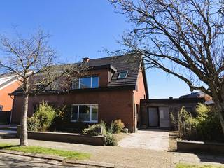 Instapklare gerenoveerde woning gelegen in het rustige Mariaburg, op wandelafstand van treinstation, winkels, scholen en winkel voorzieningen.Het...