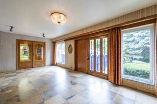 Deze zeer ruime woning bevindt zich in een charmante groene laan. U bereikt de woning via een prachtige oprijlaan die gedeeld wordt met de...