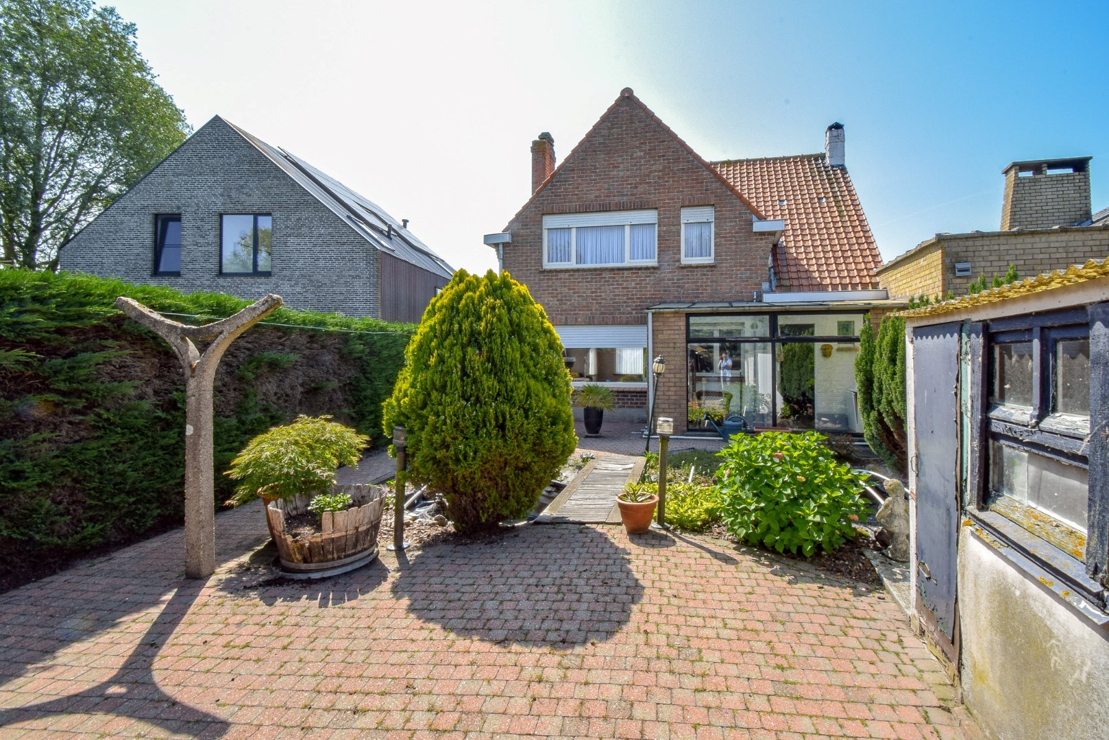 Landelijk gelegen woning ( 258 m²) met inpandige garage en zonnige achtertuin te Snaaskerke - foto 3