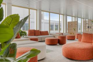 This 952 sqm office space is located on the first floor and is part of the high-quality ‘Atmos’ office complex, consisting of five BREEAM OUTSTANDING-certified buildings. These offices are ready to move in and are located in a green environment with a car-free courtyard. Thanks to the attention to architecture and functionality, these sustainable offices are the ideal environment for innovation and collaboration in Ghent. The offices are future-oriented and comply with upcoming strict European regulations, such as the EU taxonomy. The complex offers ample underground parking facilities, including charging stations, and a public car park under construction, with completion scheduled for January 2025.<br /><br />The building is strategically located on the R4 ring road around Ghent, just 4 minutes' drive from the E40 on-ramp and exit Sint-Denijs-Westrem and 7 minutes from the E17. Sint-Pieters station is 1.6 km away, which is an 8-minute bike ride or a 22-minute walk. In addition, a tram stop is just 900 metres away. The office building also offers excellent visibility from the R4, contributing to its prominent location.<br />Purchase of the offices is also possible.<br /><br /><br />For more information, the specifications or a no-obligation site visit, please contact PANORAMA B2B GENT KANTOREN on 09 225 09 02.