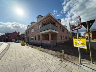 Dit appartement bevindt zich op de eerste verdieping en is bereikbaar via de lift of trap. Het is ideaal gelegen op een boogscheut van het centrum...