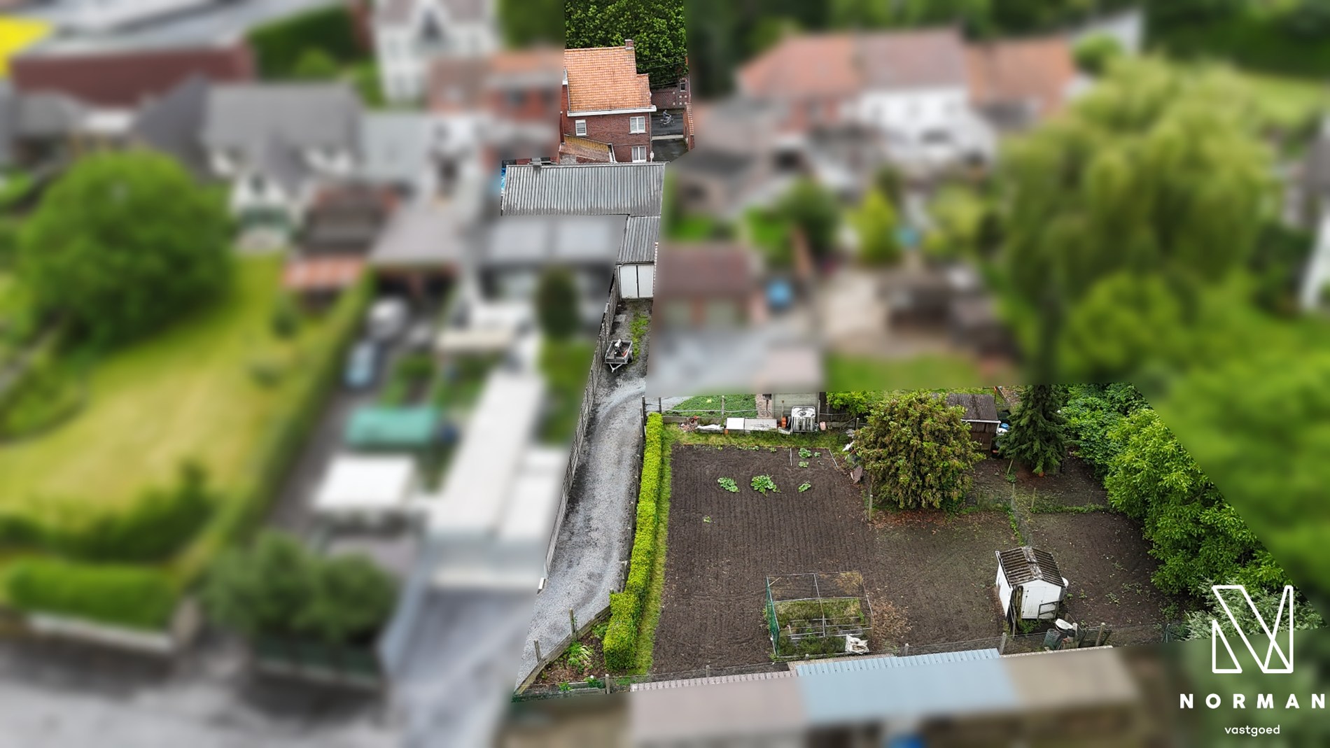 Karaktervolle woning met 4 slaapkamers en garage op perceel van 930 m² te koop met groot atelier en aanzienlijk stuk grond in centrum Hulste! - foto 2