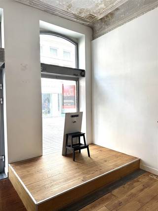 Karaktervolle handelsruimte met diverse mogelijkheden in hartje Maaseik Gelegen in een prachtig gerenoveerd herenhuis op de Bosstraat, bevindt zich...