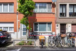 Bent u op zoek naar een gelijkvloers appartement met 1 slaapkamer en ruime tuin (120m²)? Of net naar een ideale investering voor verhuur? Dan...