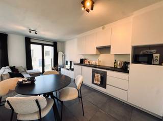 Trendy 1-slaapkamerappartement in hartje Sint-Niklaas Trendy 1-slaapkamerappartement op de 2e verdieping in het centrum van Sint-Niklaas...