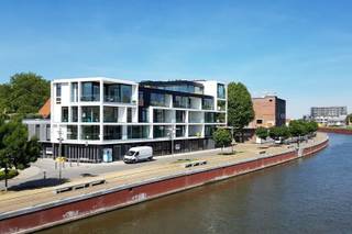 Ondergrondse autostaanplaats te huur op uitstekende ligging vlak aan de Leie op wandelafstand van het centrum van Kortrijk. De staanplaats...