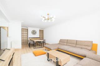 GANSHOREN - Discover this beautiful two-bedroom apartment, ideally located in the immediate vicinity of Jette and Place Miroir.Enjoy a...