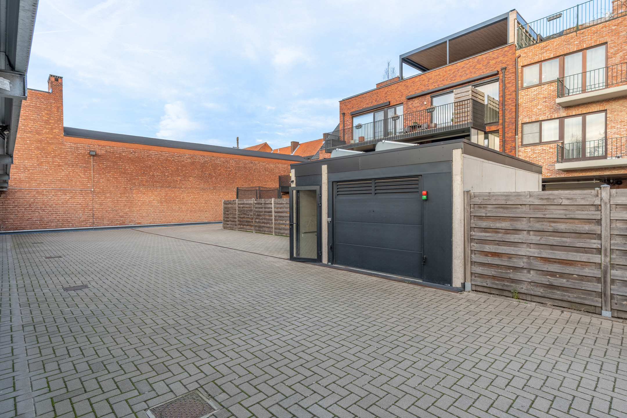 Zeer gunstig gelegen ondergrondse autostaanplaatsen te koop! - foto 5