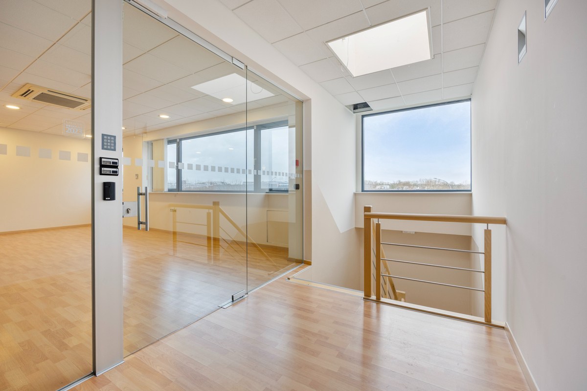 Kantoor te koop in het industriepark te Haasrode/Heverlee met 14 parkings - opp. 626 m² - verkoop van aandelen - foto 4