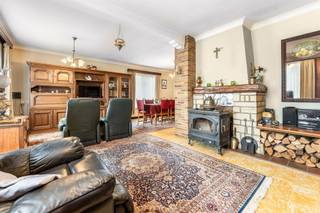 <p><span>Goed onderhouden woning met potentieel op leuke ligging!</span><span> </span></p><p><span> </span></p><p><span>Belangrijkste troeven:</span></p><p><span>- Zeer goed onderhouden</span><span> </span></p><p><span>- Ruime woonkamer</span><span> </span></p><p><span>- Keuken met zicht op de tuin</span><span> </span></p><p><span>- Volledig gelijkvloers wonen mogelijk</span><span> </span></p><p><span>- Vaste trap naar de zolder voor extra uitbreidingsmogelijkheden</span><span> </span></p><p><span>- Enorm potentieel</span><span> </span></p><p><span>- Ruim perceel van 1254m2</span><span> </span></p><p><span>- Leuke, rustige ligging</span><span> </span></p><p><span> </span></p><p><span>Bekijk zeker ook onze grondplannen met de afmetingen. Zo krijgt u van thuis uit al een perfect beeld van wat deze woning te bieden heeft!</span><span> </span></p><p><span>Wenst u meer info of een vrijblijvende bezichtiging, contacteer dan ons kantoor op het nummer 014 39 99 99 en wij helpen u graag verder.</span></p>