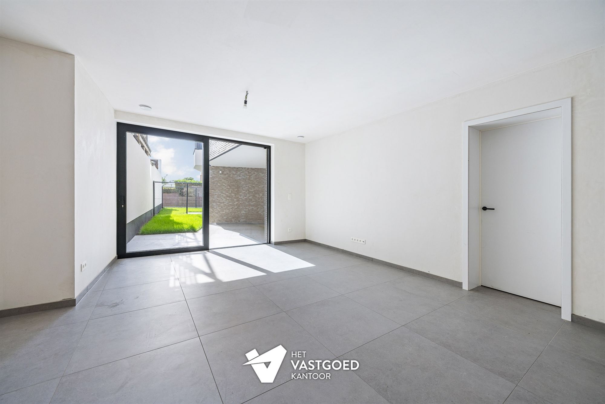 GELIJKVLOERS WONEN MET RUIM TERRAS (TUIN) - 6% BTW MOGELIJK! - foto 4