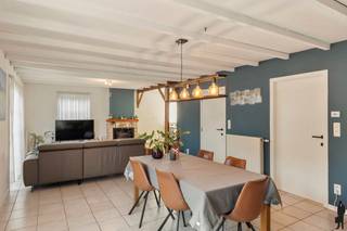 Charmante gezinswoning met zonnige tuin, garage en 3 slaapkamers op rustige liggingOp een mooi perceel in een rustige en kindvriendelijke...