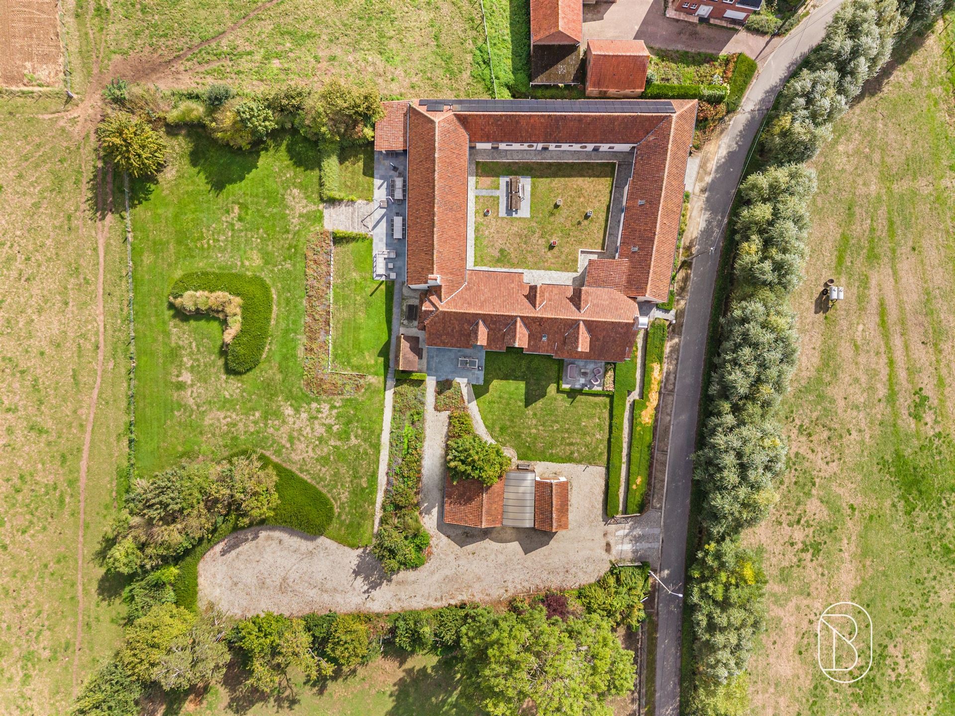 Uitzonderlijk charmante vierkantshoeve met prachtig zicht - foto 5