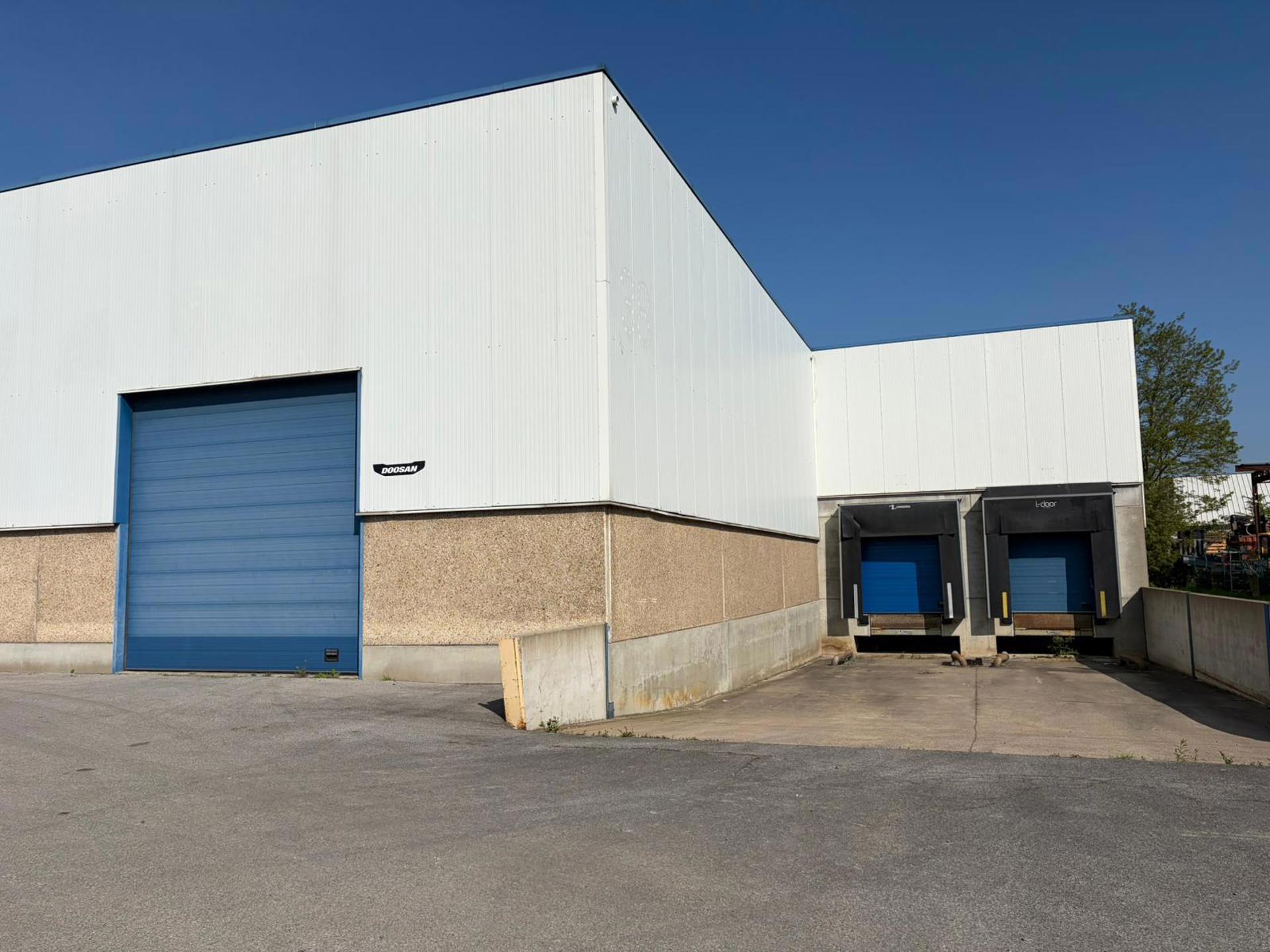 Commercial for rent in Sint-Niklaas - photo 1