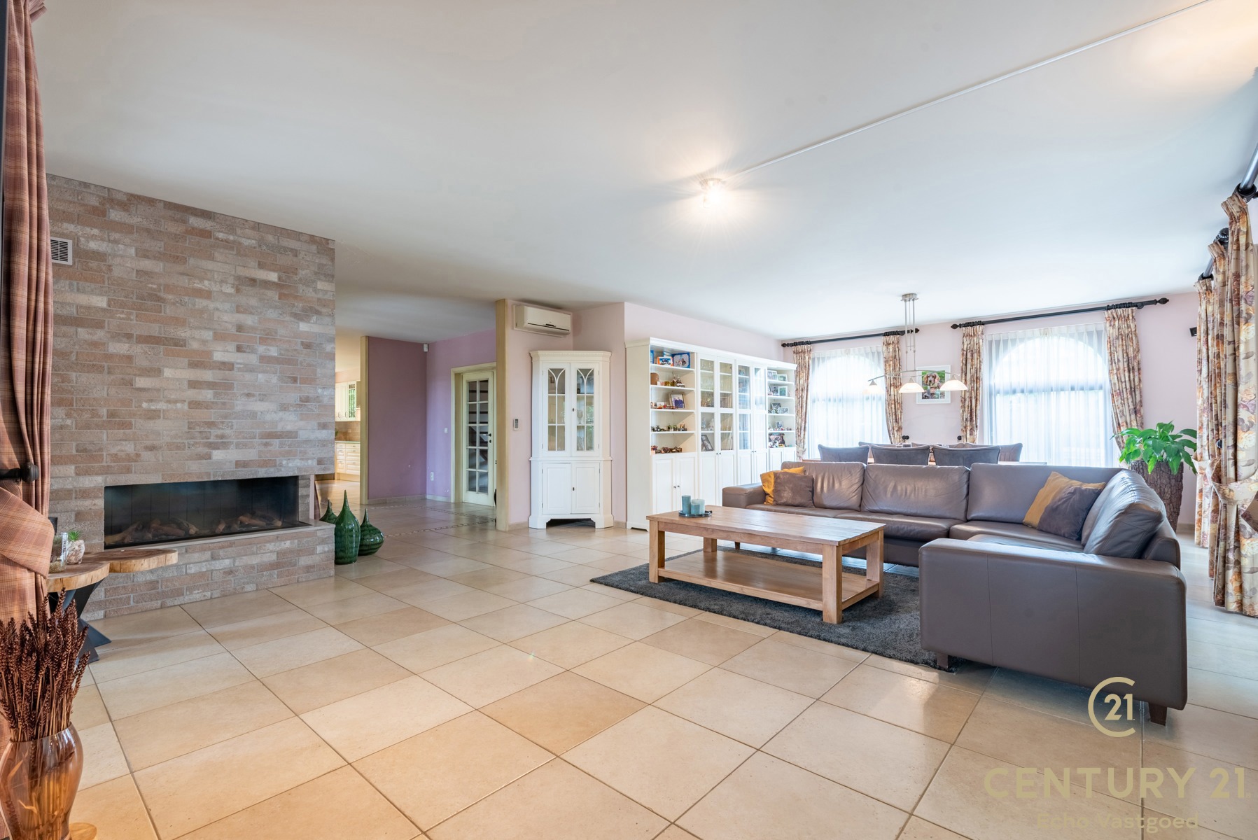 Riante villa met 5 slaapkamers, 4 badkamers en binnenzwembad - foto 4