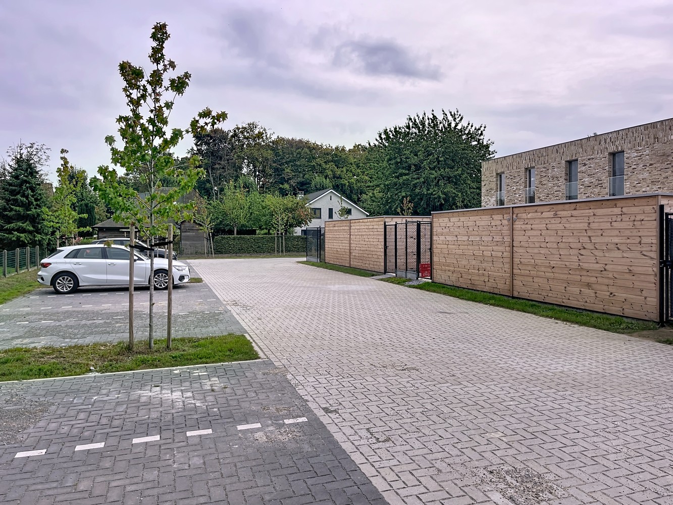 Halfopen woning met 3 slaapkamers en staanplaats - foto 3