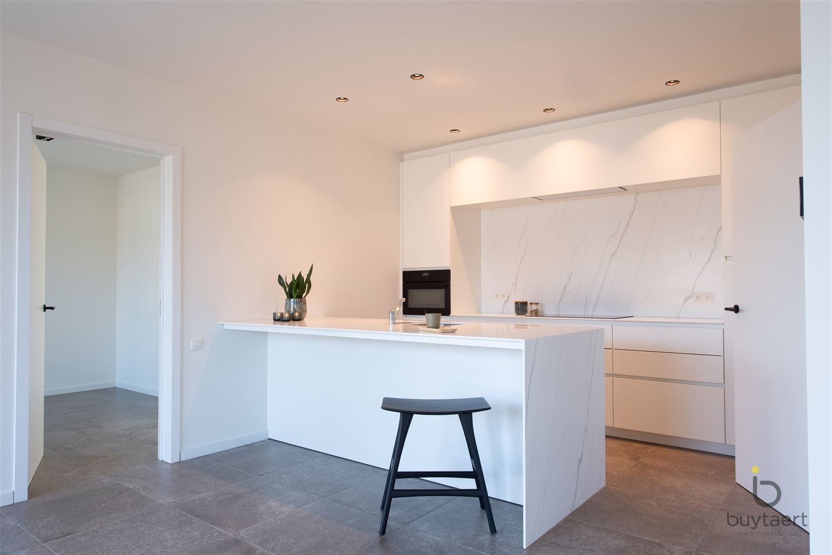 Recent 1 slaapkamer appartement met prachtig uitzicht! - foto 2