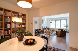 Bekijk dit appartement uitgebreid op www.koosi.beDit zeer gezellige appartement met 2 slaapkamers is gelegen op de eerste verdieping van een...