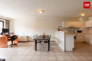 In het hart van Waarschoot vind je dit instapklare appartement, ideaal gelegen op wandelafstand van winkels, sportfaciliteiten, recreatie en...