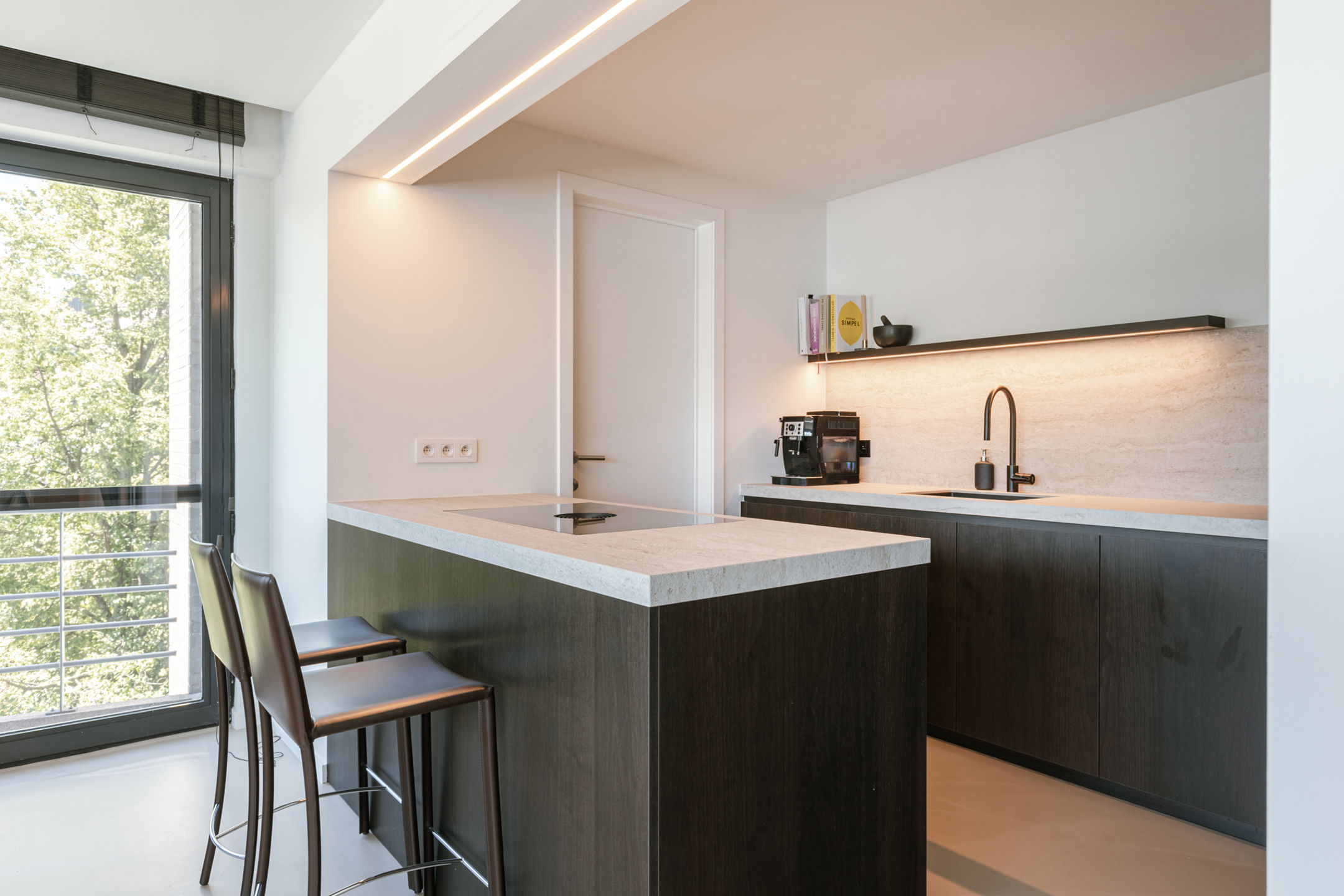 Volledig gerenoveerd hoekappartement op TOPLIGGING! - foto 4