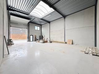 Entrepôt spacieux de 156 m² avec d'excellentes installations à louer - Situé dans le PathoekewegCet entrepôt fonctionnel de 156 m² offre un...