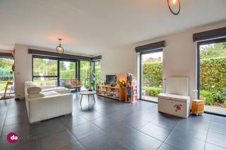 Maison prête à emménager avec 4 chambres et un jardin près du centre de Hever Cette maison individuelle prête à l'emploi allie confort et excellente...