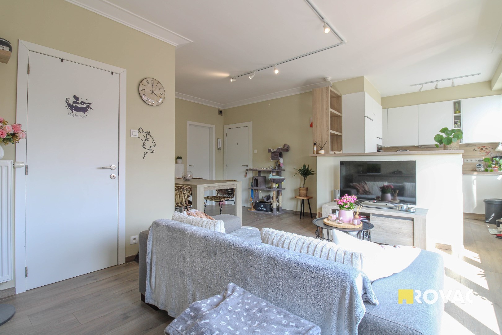 Volledig gerenoveerd en gemeubeld appartement met garage! - foto 4